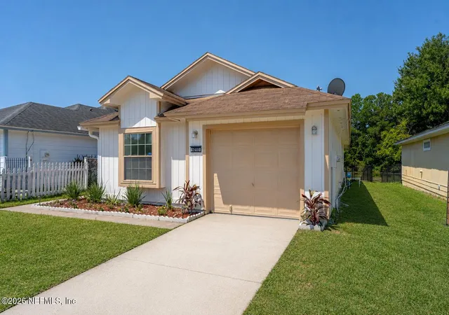 Photo 3 of Single family home for sale at 2400 Townsquare Dr, Jacksonville, FL 32216 | MLS# 2160880 | Listing updated on 2026-09-11