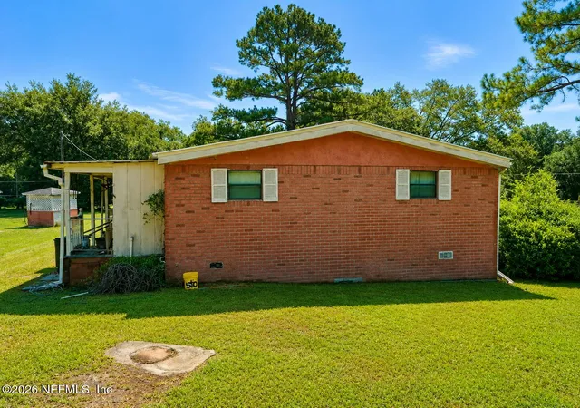 Photo 3 of Manufactured home for sale at 102 Goldenrod Ln, Palatka, FL 32177 | MLS# 2160833 | Listing updated on 2026-09-02