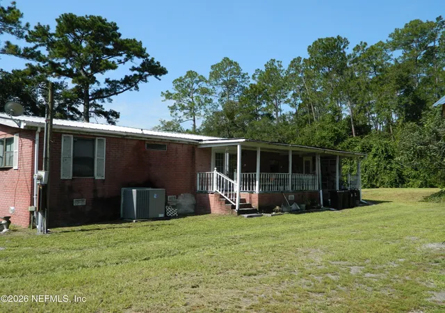 Photo 5 of Manufactured home for sale at 102 Goldenrod Ln, Palatka, FL 32177 | MLS# 2160833 | Listing updated on 2026-09-02
