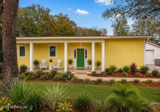 Photo 1 of Sale Pending at 1421 Hickory St, Fernandina Beach, FL 32034 | MLS# 2160820 | Listing updated on 2026-08-28