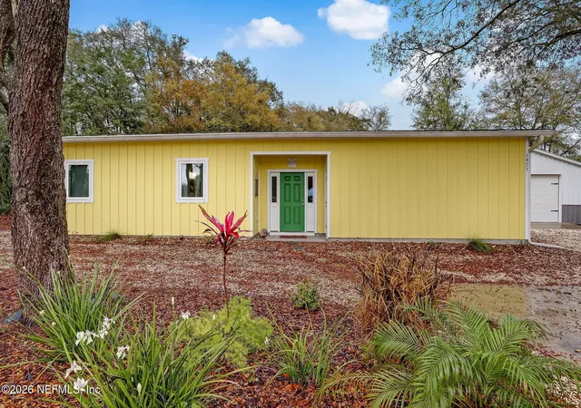 Photo 2 of Sale Pending at 1421 Hickory St, Fernandina Beach, FL 32034 | MLS# 2160820 | Listing updated on 2026-08-28