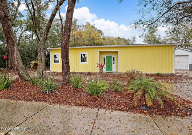Photo 3 of Sale Pending at 1421 Hickory St, Fernandina Beach, FL 32034 | MLS# 2160820 | Listing updated on 2026-08-28