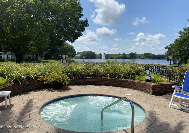 2nd image of 10000 Gate Pkwy N, Jacksonville, FL 32246