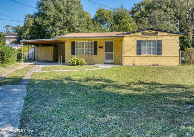 2nd image of 2561 Nicholas Cir E, Jacksonville, FL 32207 | MLS# 2161048