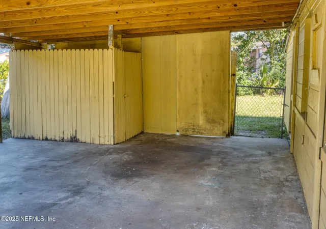 3rd image of 2561 Nicholas Cir E, Jacksonville, FL 32207 | MLS# 2161048