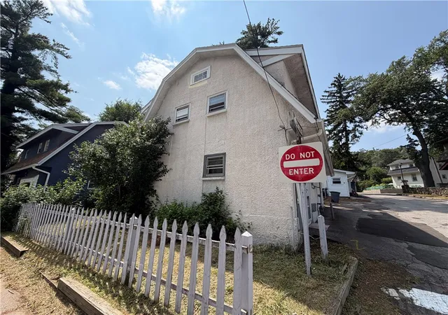 Photo 3 of Sale Pending at 6 Pomander, East Rochester, NY 14445 | MLS# R1699880 | Listing updated on 2026-08-19
