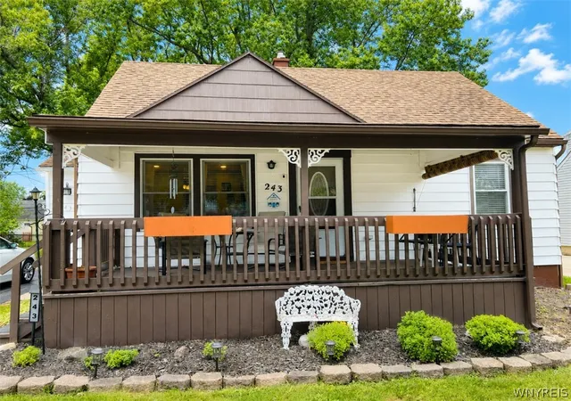3rd image of 243 Chamberlin Dr, Buffalo, NY 14210 | MLS# B1705846