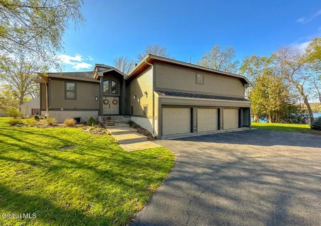 Photo 2 of Single family home for sale at 3 Heron Holw Rd, Queensbury, NY 12804 | MLS# 202612396 | Listing updated on 2026-09-09