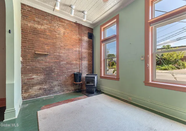 4th image of 327 10Th St, Troy, NY 12180 | MLS# 202624442