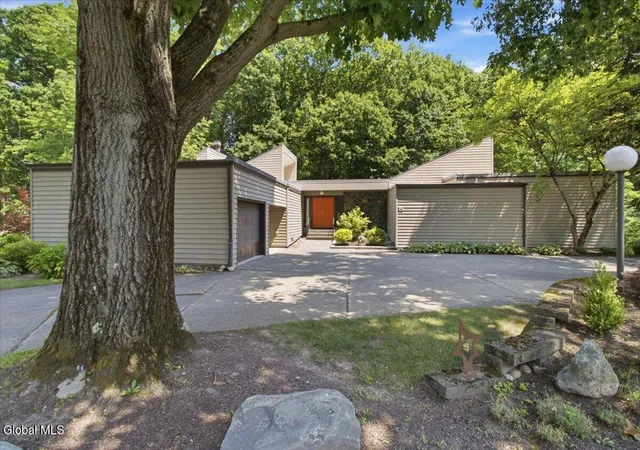 2nd image of 5 Newell Ct, Albany, NY 12204 | MLS# 202622782