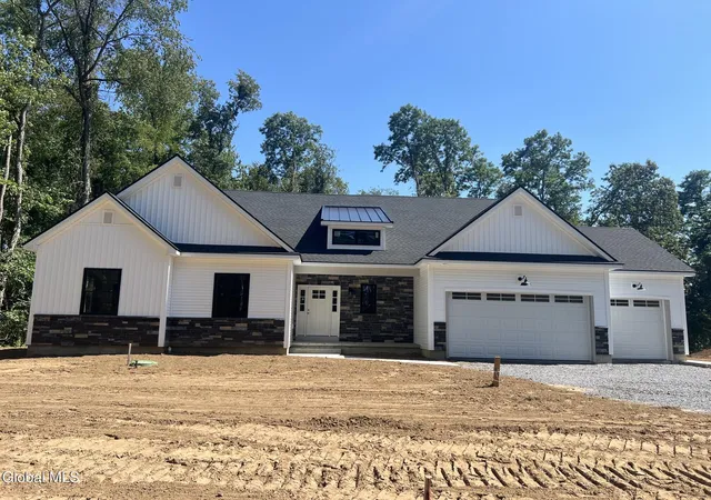 Photo 1 of Single family home for sale at 82 Van Patten Dr, Clifton Park, NY 12065 | MLS# 202617433 | Listing updated on 2026-09-19