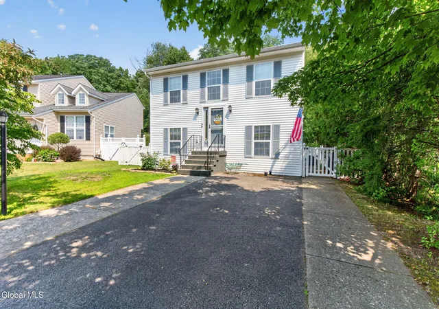 2nd image of 37 Wicken Sq, Albany, NY 12205 | MLS# 202621868