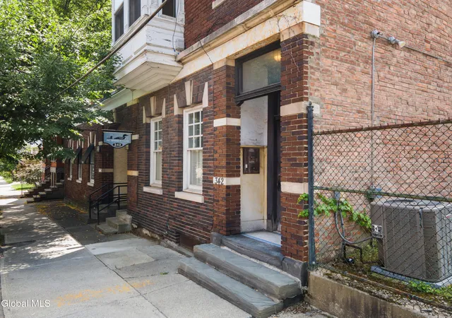 Listing Photo 4 - Condo for sale in building located at 342 Hamilton St, Albany, NY 12210