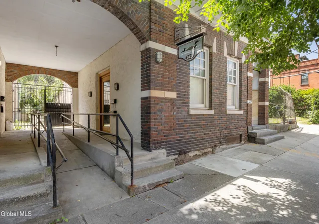 Listing Photo 5 - Condo for sale in building located at 342 Hamilton St, Albany, NY 12210