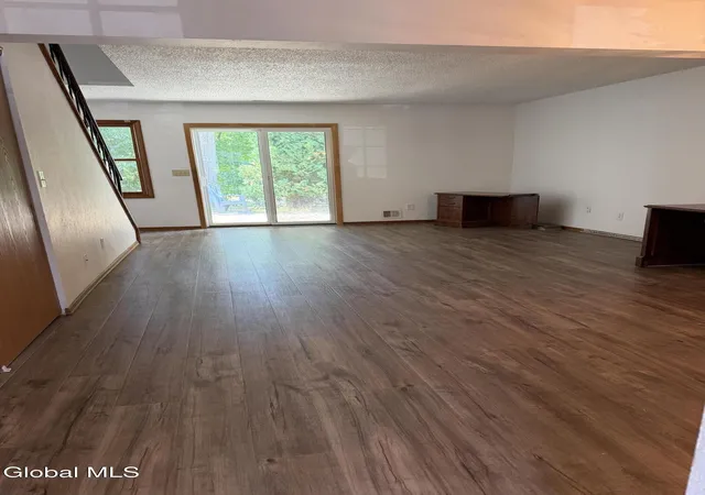 Photo 3 of Townhouse for sale at 10 Bennington Way, Halfmoon, NY 12065 | MLS# 202616408 | Listing updated on 2026-07-23