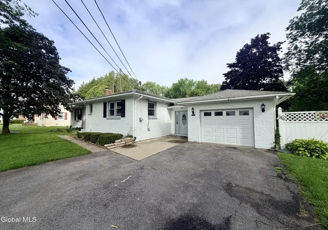 3rd image of 209 County Hwy 107, Johnstown, NY 12095 | MLS# 202616733