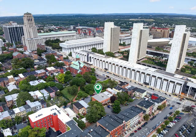 2nd image of 252 Hudson Ave, Albany, NY 12210