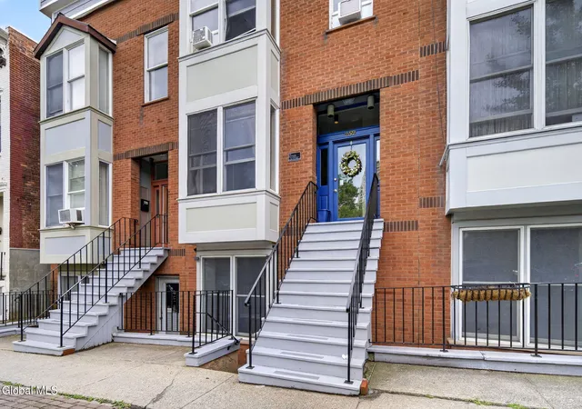 3rd image of 252 Hudson Ave, Albany, NY 12210