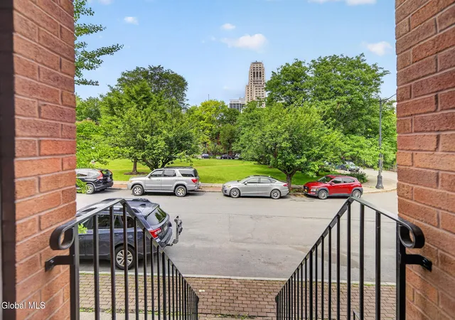 4th image of 252 Hudson Ave, Albany, NY 12210