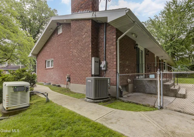 Photo 2 of Sale Pending at 915 Londonderry Ct, Schenectady, NY 12309 | MLS# 202622482 | Listing updated on 2026-07-27