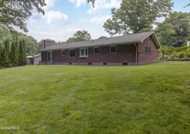 Photo 3 of Sale Pending at 915 Londonderry Ct, Schenectady, NY 12309 | MLS# 202622482 | Listing updated on 2026-07-27