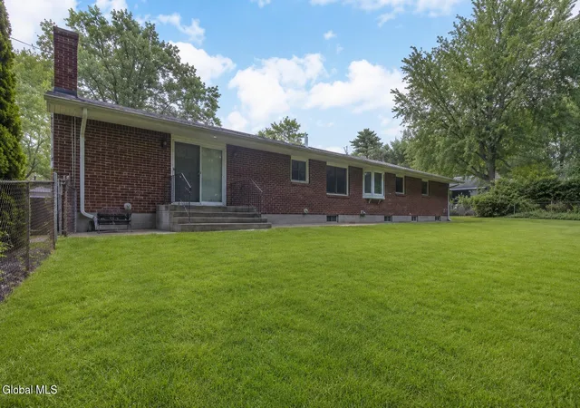 Photo 3 of Sale Pending at 915 Londonderry Ct, Schenectady, NY 12309 | MLS# 202622482 | Listing updated on 2026-07-27