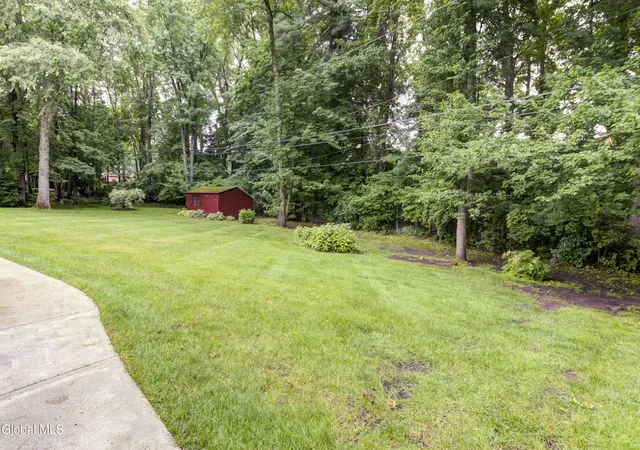 Photo 4 of Sale Pending at 915 Londonderry Ct, Schenectady, NY 12309 | MLS# 202622482 | Listing updated on 2026-07-27