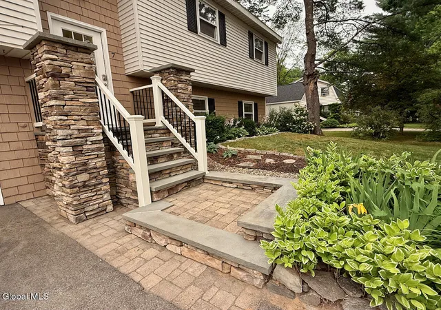 3rd image of 7 Glenwood Dr, Saratoga Springs, NY 12866 | MLS# 202621954