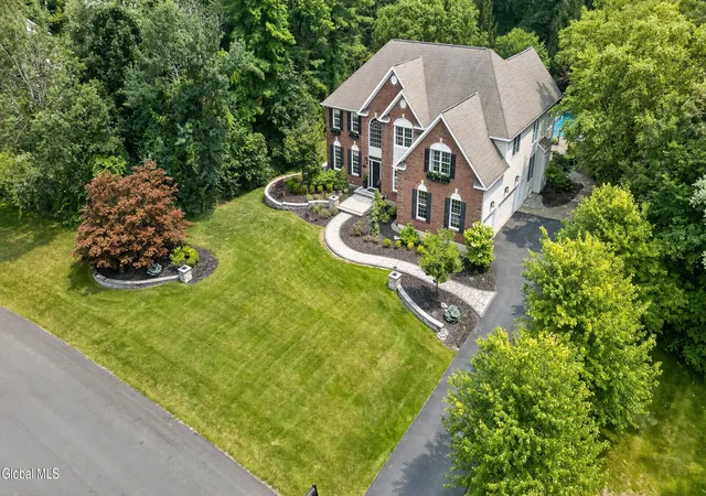 Photo 4 of Sale Pending at 5 Caraway Ct, Halfmoon, NY 12065 | MLS# 202621891 | Listing updated on 2026-07-19