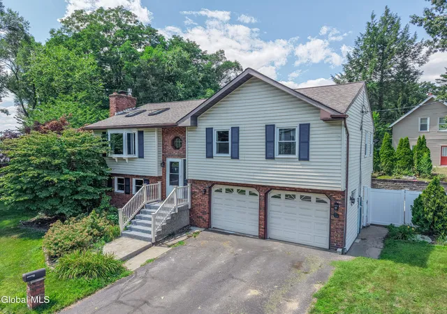 2nd image of 35 Hillcrest Ave, Schenectady, NY 12304 | MLS# 202622911
