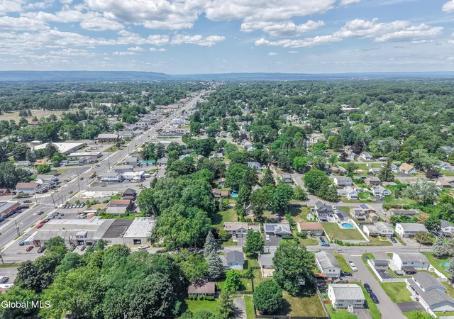 62nd image of 35 Hillcrest Ave, Schenectady, NY 12304 | MLS# 202622911