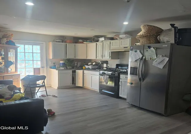 Photo 4 of Single family home for sale at 150 Clinton St, Albany, NY 12202 | MLS# 202621841 | Listing updated on 2026-08-06