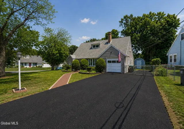 Photo 2 of Sale Pending at 5 Knob Hl Rd, Albany, NY 12211 | MLS# 202622788 | Listing updated on 2026-07-31