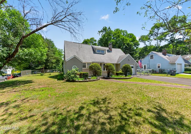 Photo 3 of Sale Pending at 5 Knob Hl Rd, Albany, NY 12211 | MLS# 202622788 | Listing updated on 2026-07-31