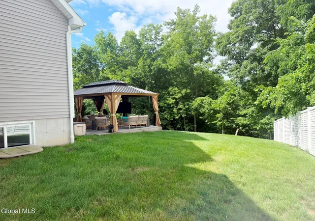 Photo 4 of Single family home for sale at 905 Ridgeview Cir, Castleton On Hudson, NY 12033 | MLS# 202621945 | Listing updated on 2026-08-21