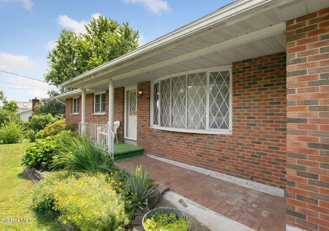Photo 4 of Sale Pending at 1346 Tracy Ave, Schenectady, NY 12309 | MLS# 202622082 | Listing updated on 2026-07-23