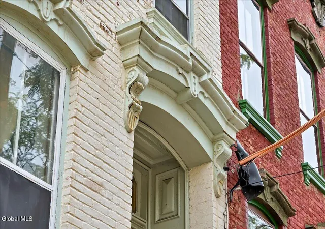 Photo 3 of Sale Pending at 155 Eagle St, Albany, NY 12202 | MLS# 202621912 | Listing updated on 2026-09-10