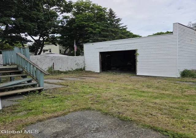 Photo 4 of Sale Pending at 173 2nd Avenue, Albany, NY 12202 | MLS# 202621907 | Listing updated on 2026-09-09