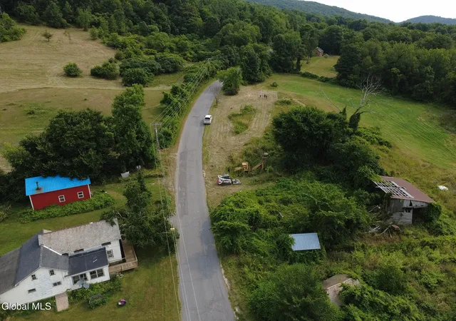 Photo 4 of Sale Pending at 5 Herrington Hl Rd, Greenwich, NY 12834 | MLS# 202622179 | Listing updated on 2026-07-30