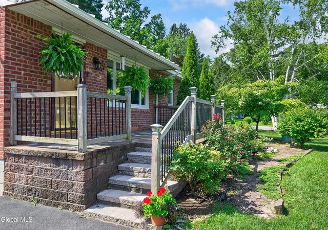 Photo 1 of Sale Pending at 1009 Tollgate Ln, Schenectady, NY 12303 | MLS# 202621802 | Listing updated on 2026-07-21