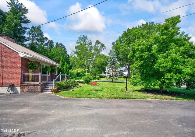 Photo 3 of Sale Pending at 1009 Tollgate Ln, Schenectady, NY 12303 | MLS# 202621802 | Listing updated on 2026-07-21