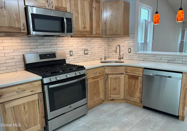 Photo 3 of Sale Pending at 21 Cobble Ct, Clifton Park, NY 12065 | MLS# 202621913 | Listing updated on 2026-08-14