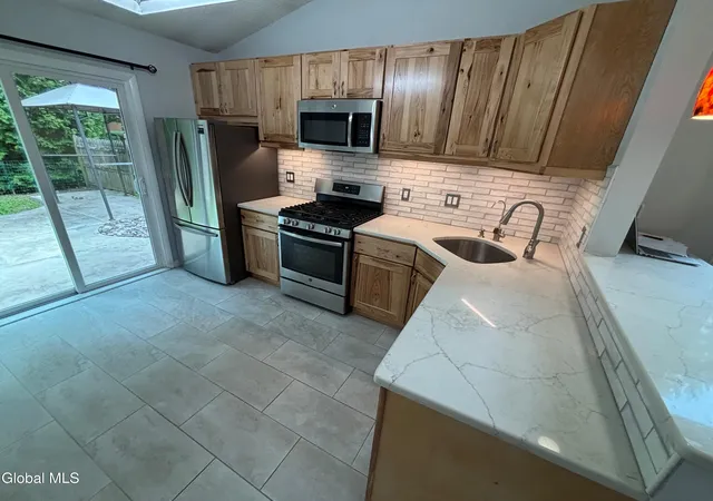 Photo 4 of Sale Pending at 21 Cobble Ct, Clifton Park, NY 12065 | MLS# 202621913 | Listing updated on 2026-08-14