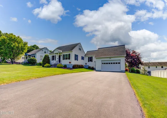 47th image of 17 Woodrow Rd, Amsterdam, NY 12010 | MLS# 202622516