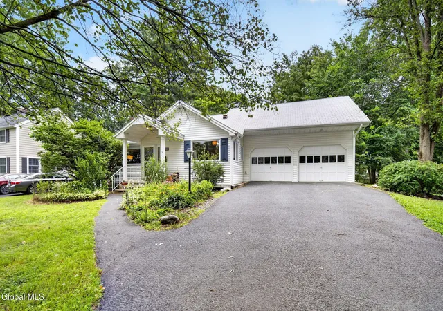 2nd image of 1528 Regent St, Schenectady, NY 12309 | MLS# 202622823