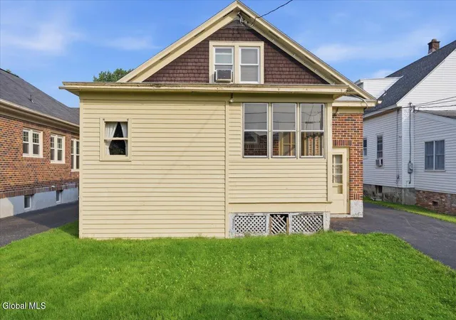 Photo 4 of Sale Pending at 79 Edgecomb St, Albany, NY 12209 | MLS# 202621982 | Listing updated on 2026-08-11