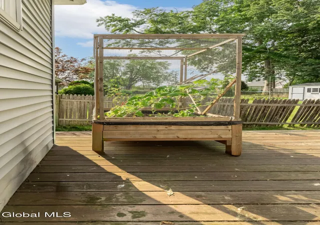 32nd image of 3 Fordham Ct, Albany, NY 12209 | MLS# 202622108