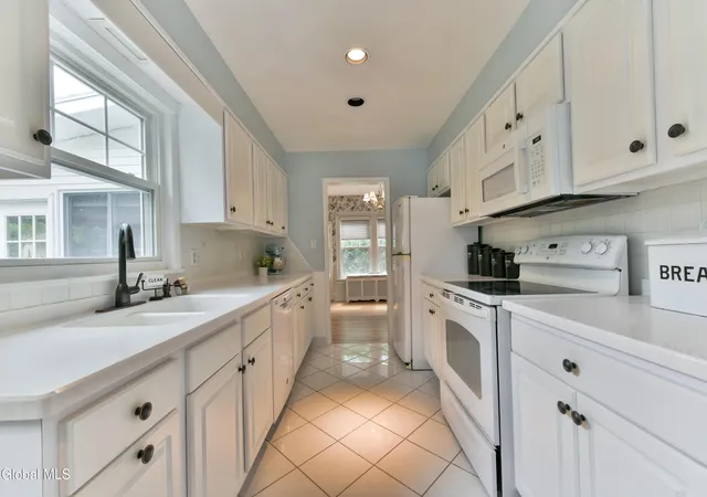 Photo 3 of Sale Pending at 2055 Nott St, Schenectady, NY 12309 | MLS# 202622850 | Listing updated on 2026-08-05