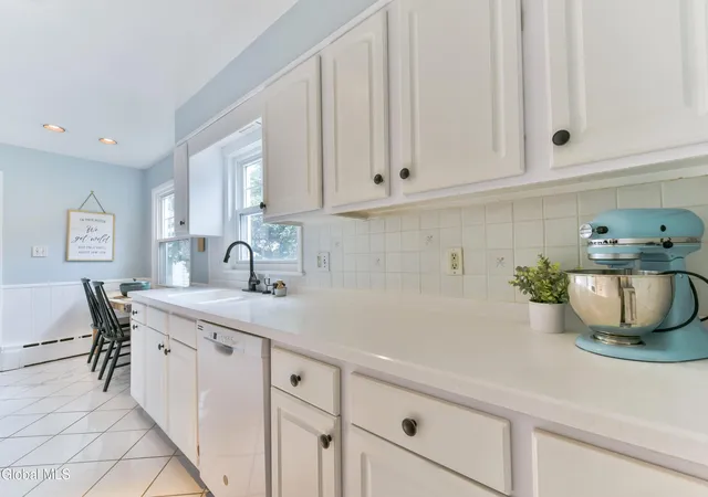 Photo 4 of Sale Pending at 2055 Nott St, Schenectady, NY 12309 | MLS# 202622850 | Listing updated on 2026-08-05