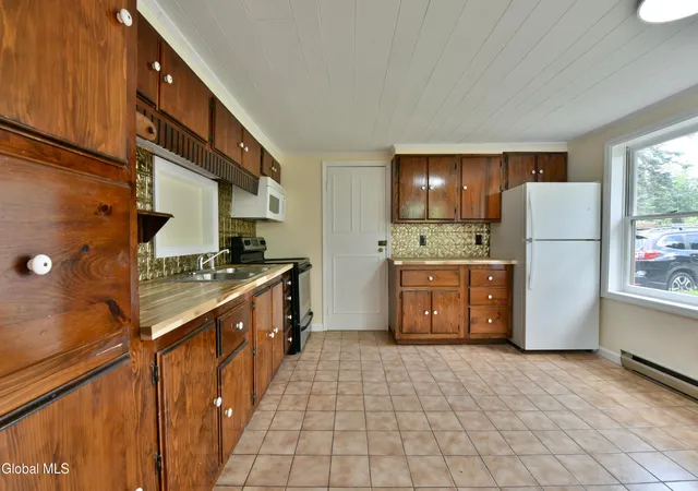 Photo 4 of Single family home for sale at 300 Vandenburgh Point Rd, Gloversville, NY 12078 | MLS# 202622665 | Listing updated on 2026-07-29